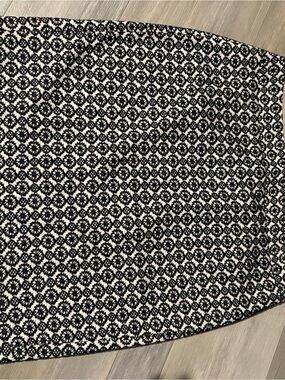 Ann Taylor Black and White Decorative Lace-Effect Pencil Skirt
